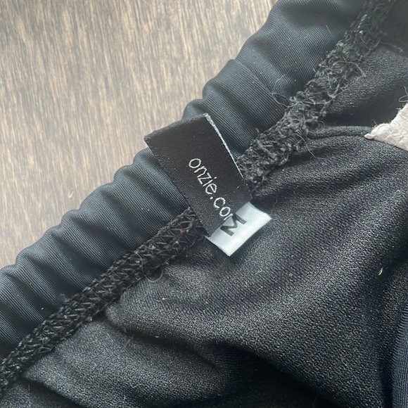 Onzie black sports bra - Picture 3 of 3